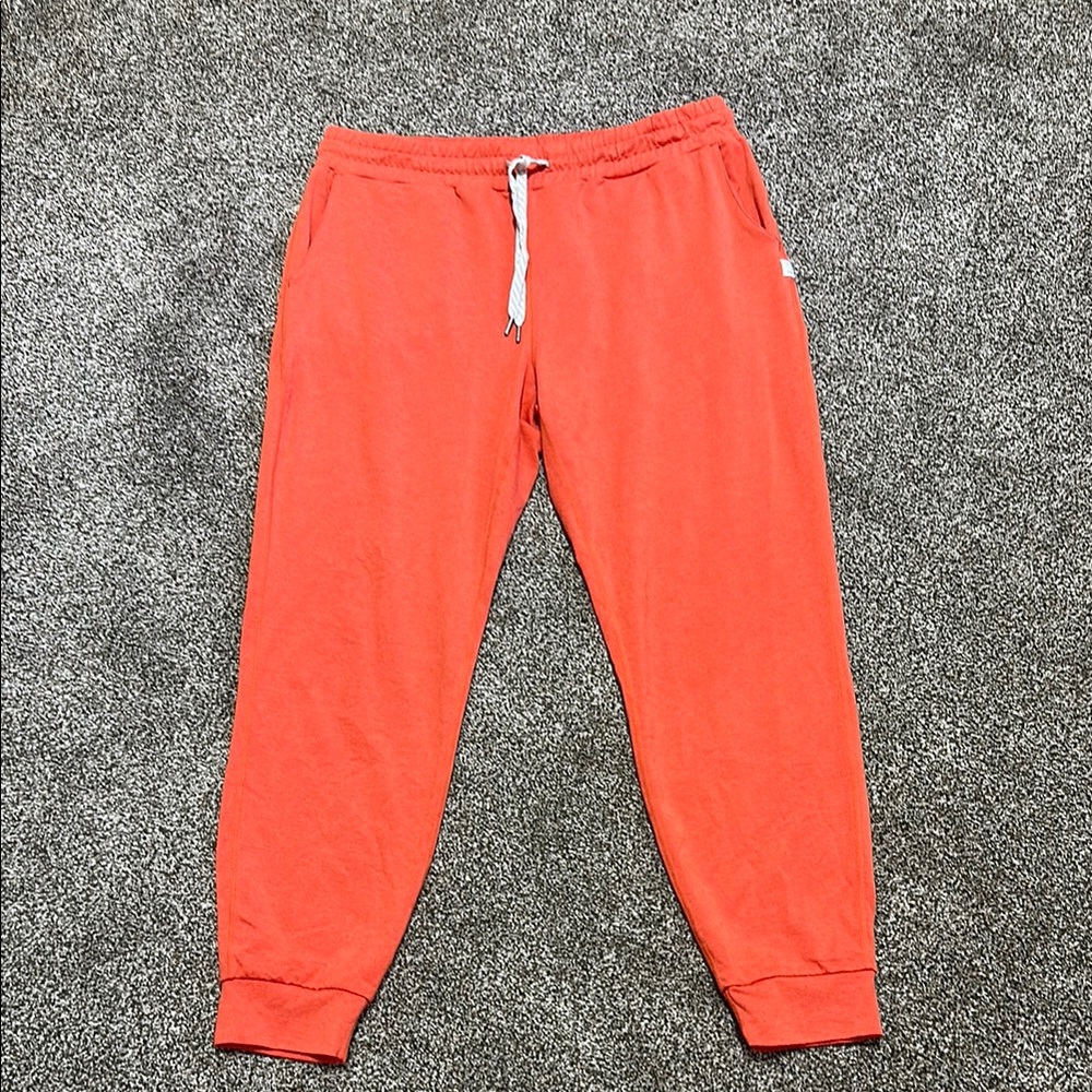 Vuori Women’s Coral Joggers in Sz Medium